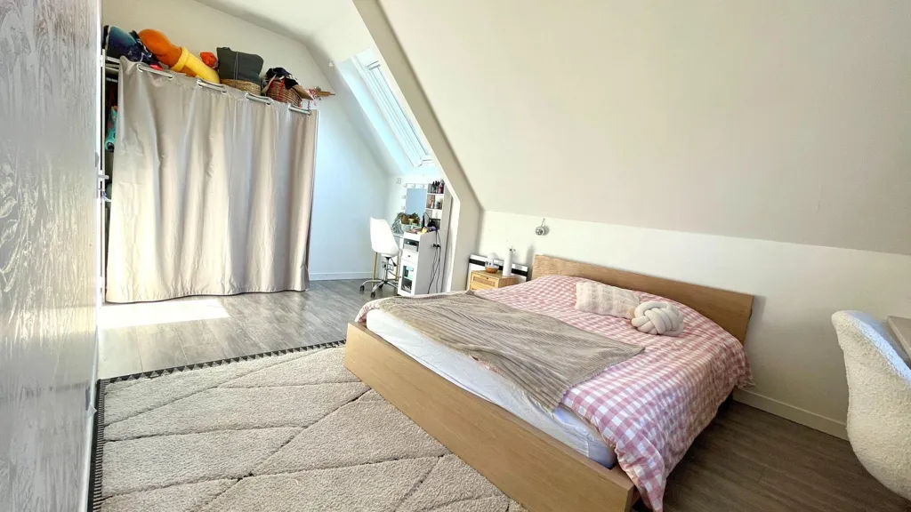 Chambres - Maison de 6 Pièces avec Terrasse à Mayenne