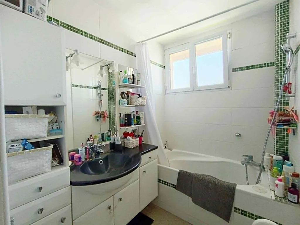Vannitoad - Apartment with Balcony in Istres