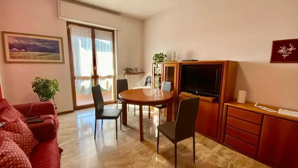 Elutuba - Trilocale with Balcony in Central Cantù