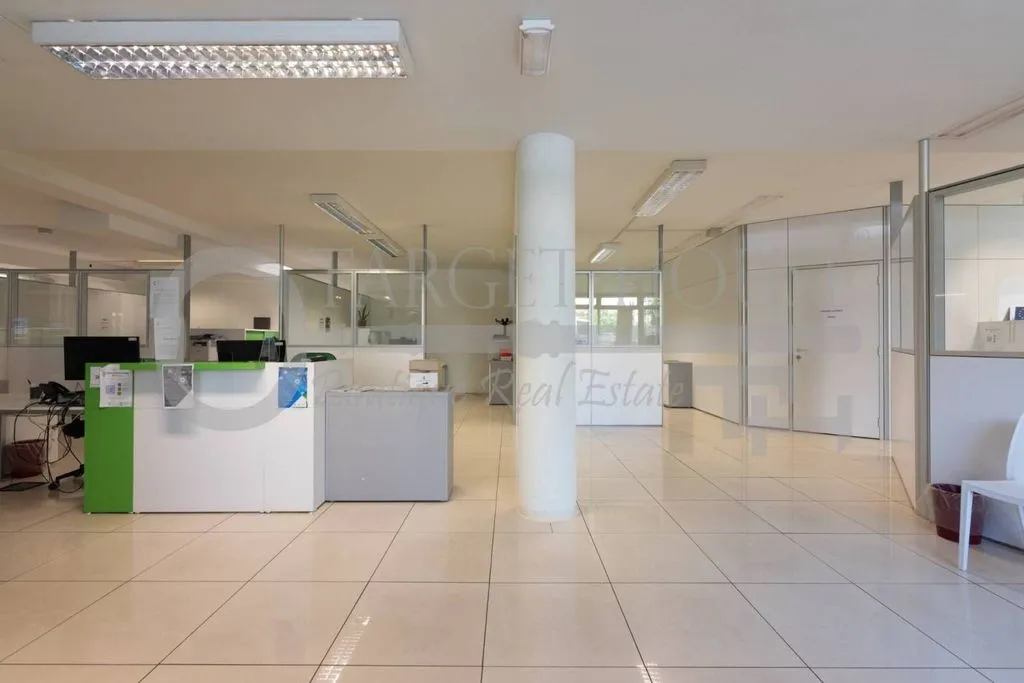 Kabinet - Office with Lake View in Como
