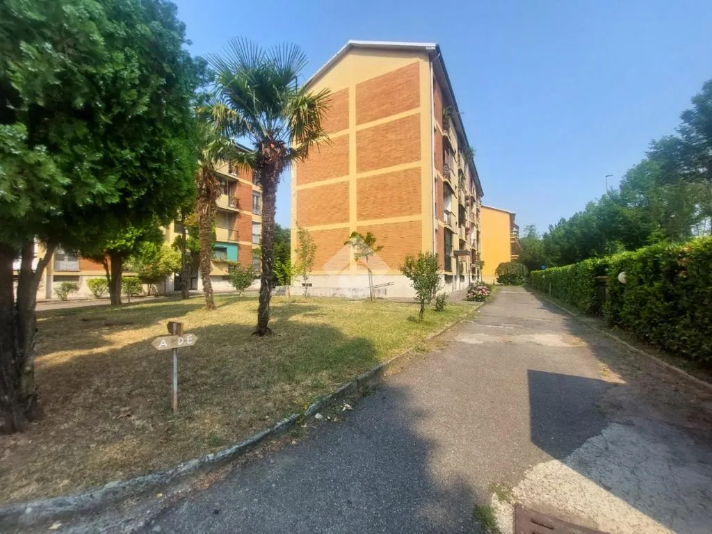 Aed - 3-Room Apartment with Balcony in Vittuone