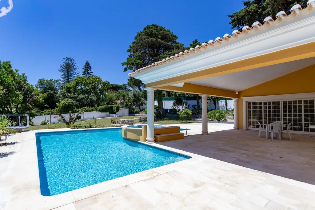 Pool - Luxury Villa with Pool in Rio de Mouro