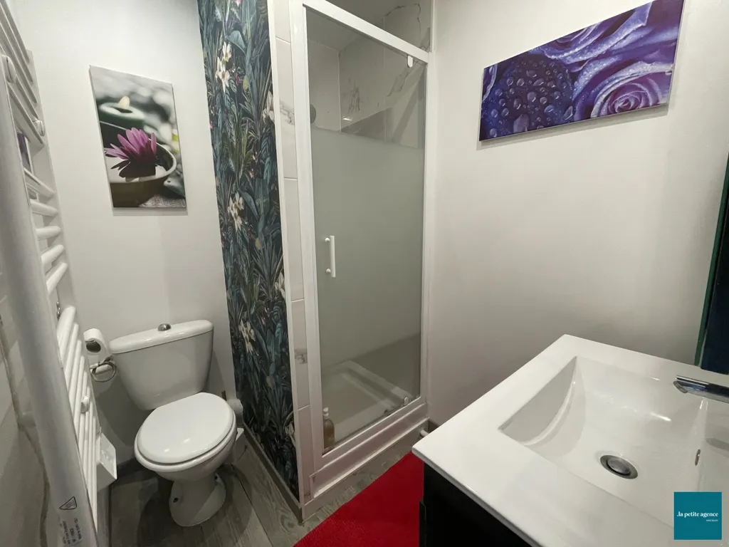 Salles de bain - Maison avec Entrée Indépendante à Esson
