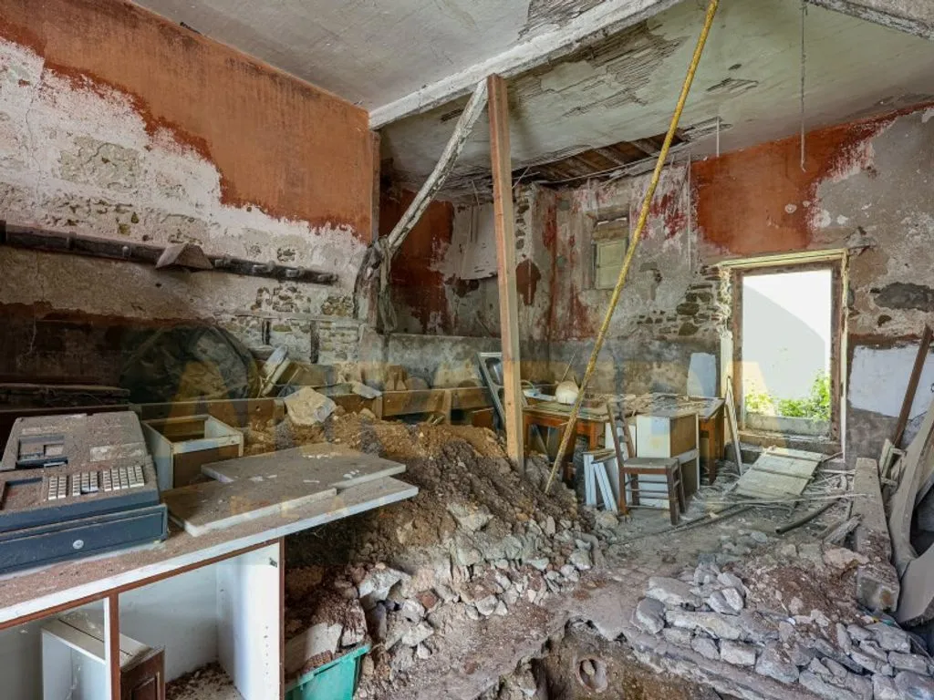 Pièces - Luxury Apartment Complex for Renovation in Sesimbra