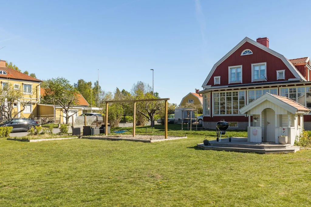 Jardin - Spacious Villa with Garden in Tibro