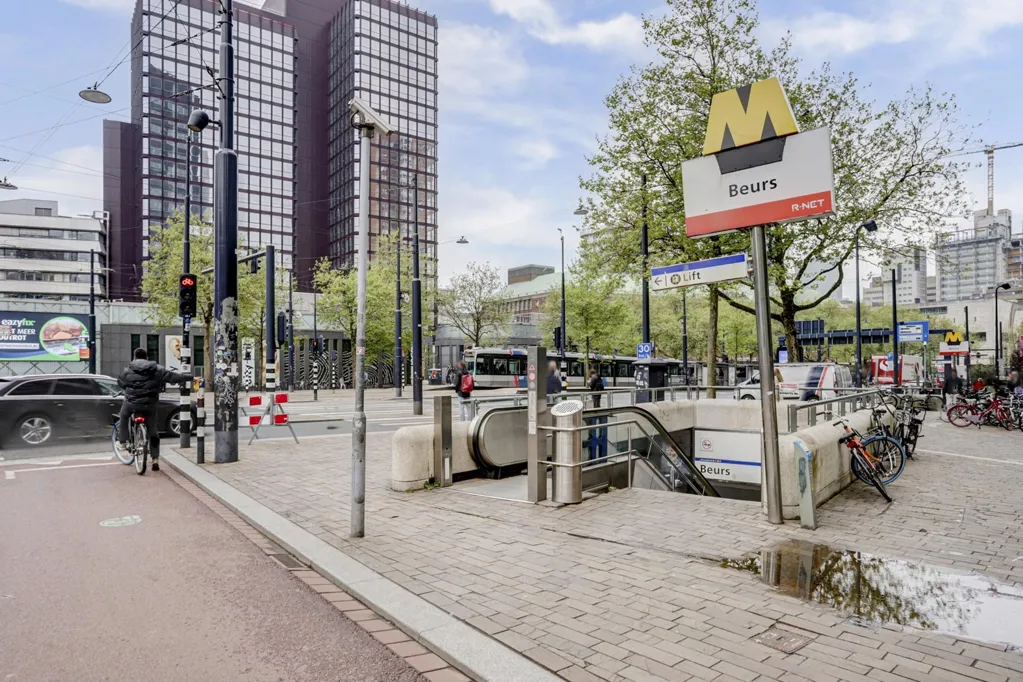 Galerijflat with City View in Rotterdam