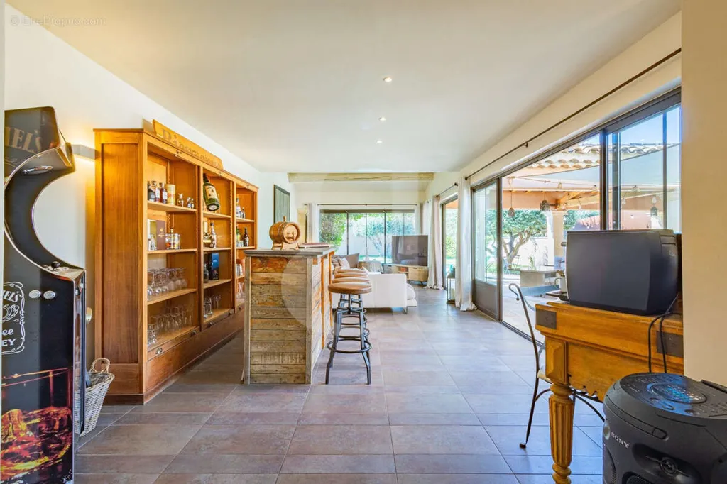 Pièces - Maison Contemporaine avec Piscine à Ménerbes