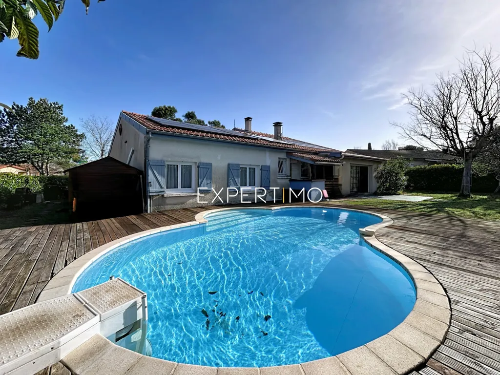 Villa avec Piscine et Terrasse à Montgiscard
