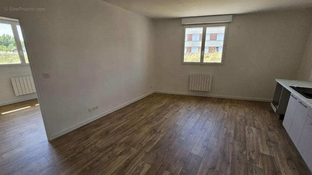 Stanze - Refurbished 2-Bed Flat with Parking in BUSCA