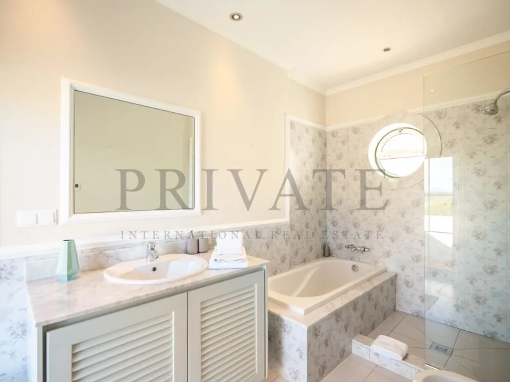 Salles de bain - Luxury Semidetached House with Golf View in Quinta do Lago