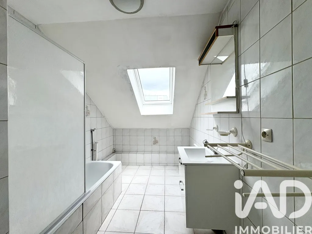 Salles de bain - Duplex 4 Pièces avec 2 Boxes à Montmagny