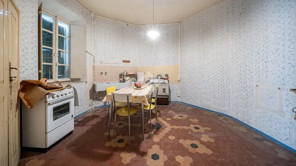 Cuisine - Historic Castle with 2 Ha Land in Parma
