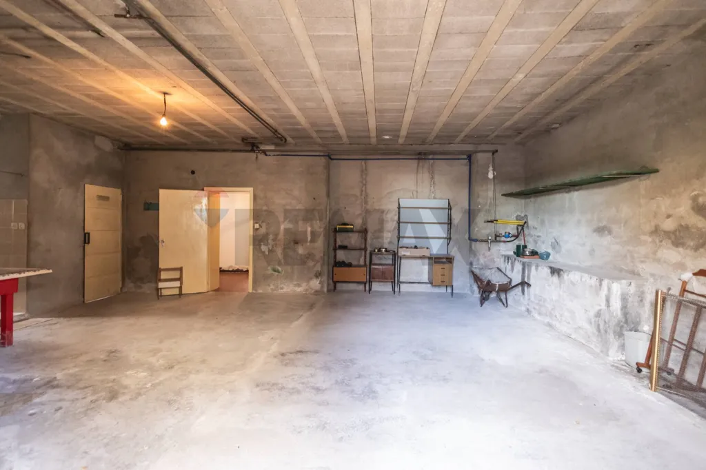 Garage - Independent House with Sea View in Mondaino