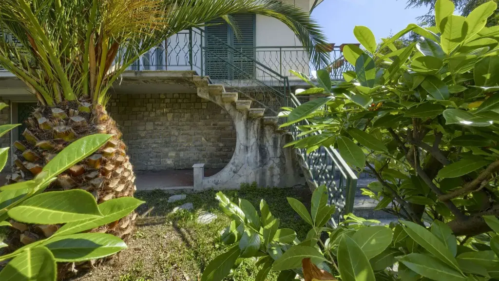 Exterior - Villa with Private Garden in Signa