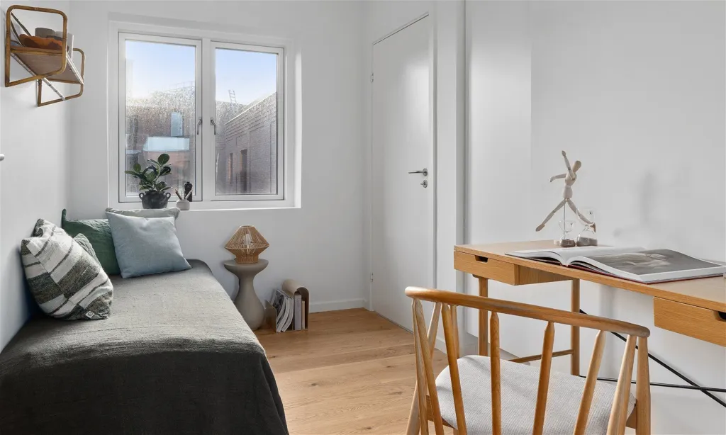 Bureau - Apartment with Balcony in Banebyen