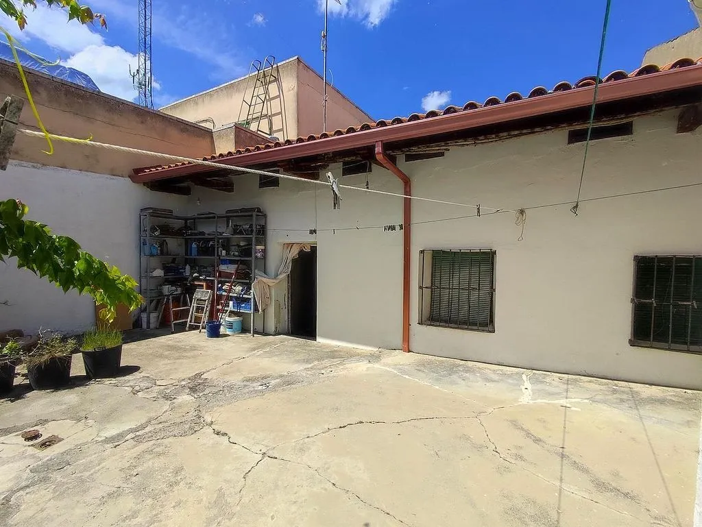 Aed - Rustic House with Patio in Puente Duero