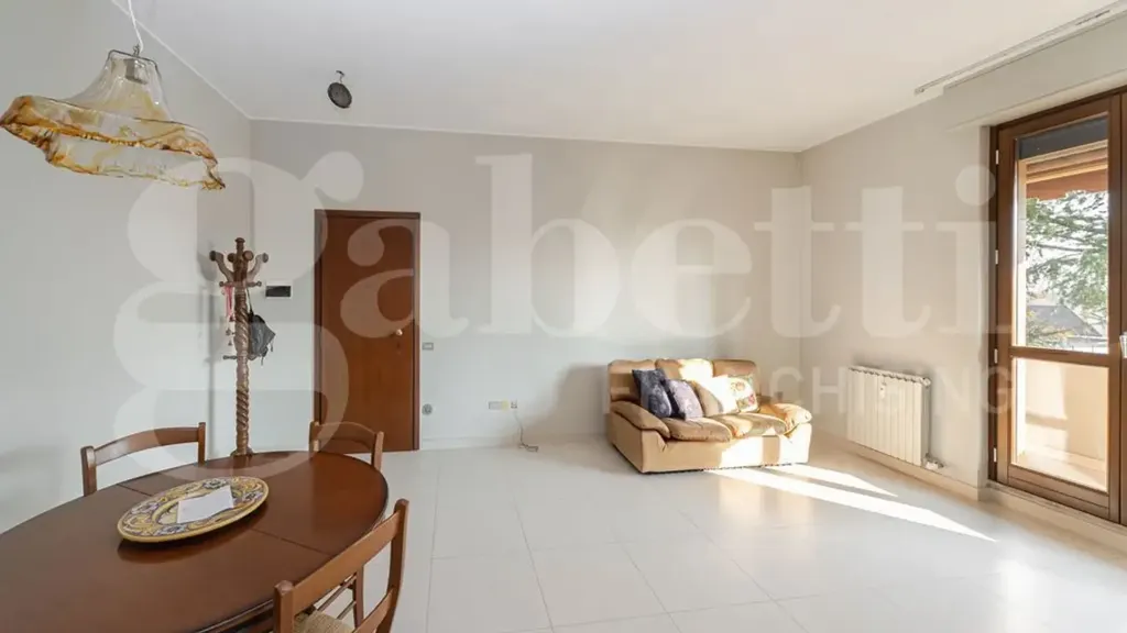 Salle à manger - Modernised Apartment with Balcony in Monza