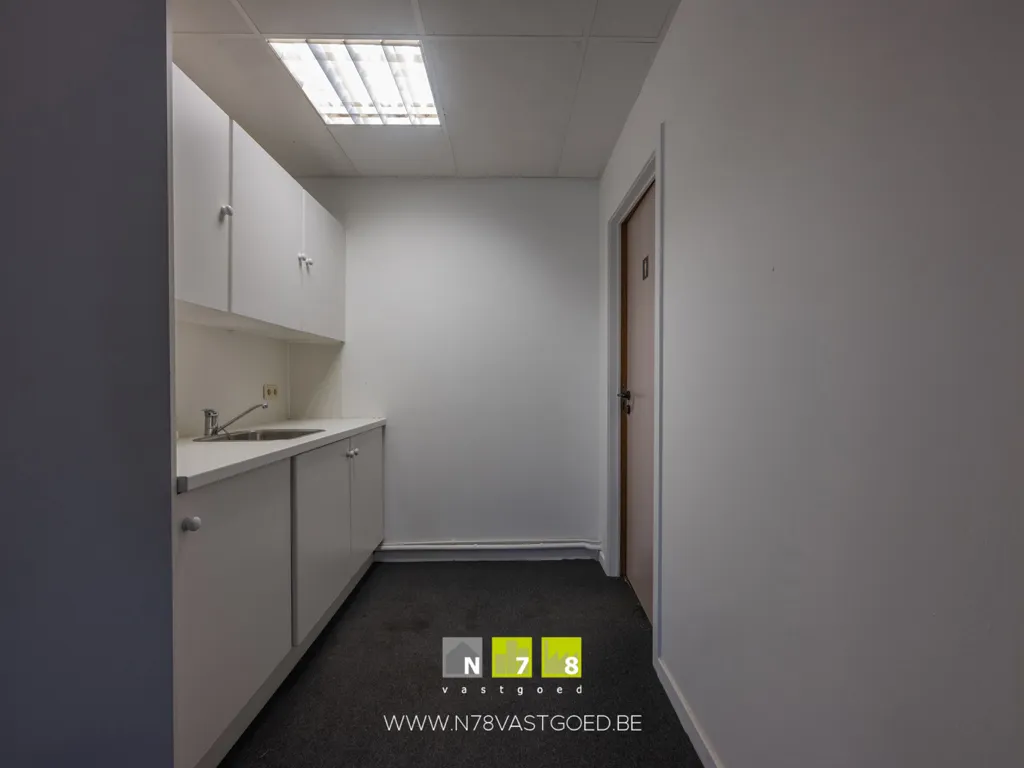 Kabinet - Office Space with Parking in Oudsbergen