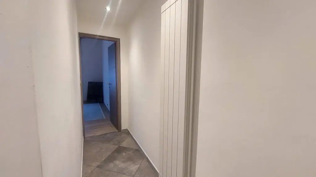 Esik - Rustic 5-Bedroom Apartment in Florence