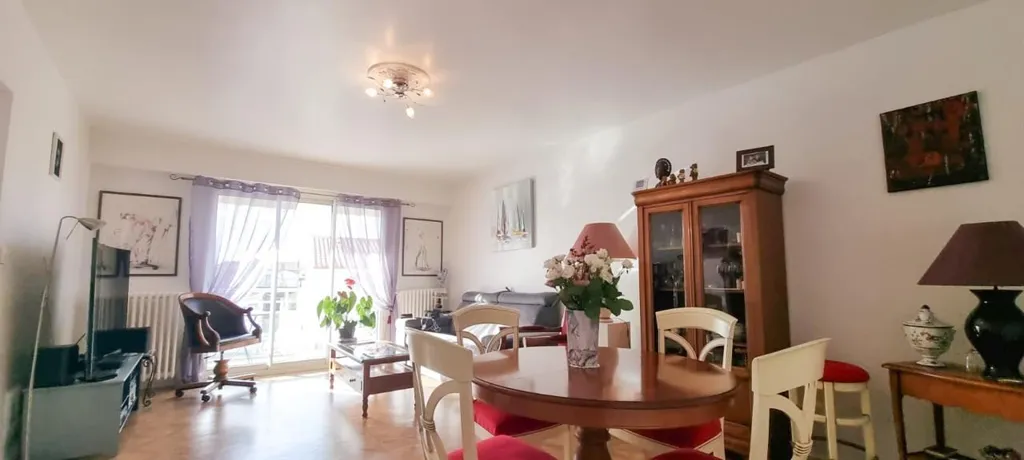 Salle à manger - Appartement T3 avec Balcon au Cœur de Croix de Vie