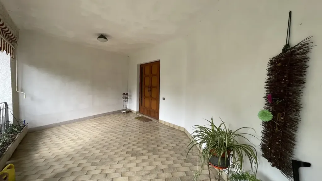 Esik - Villa with Garden in Suzzara