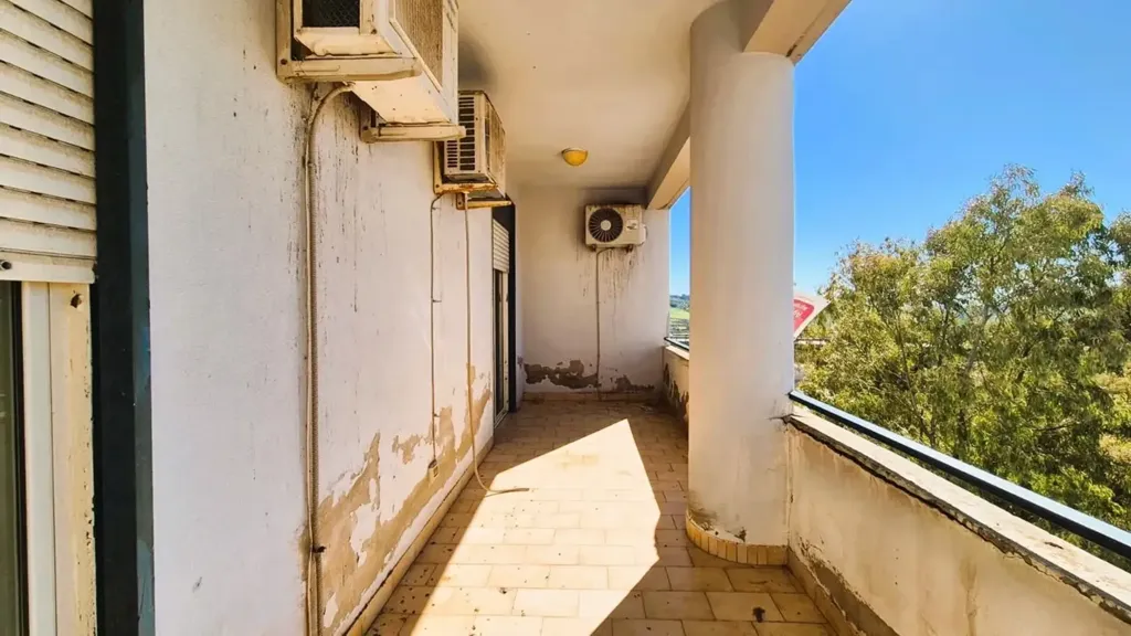 balcony