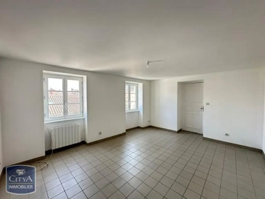Rooms - Renovated 2-Bedroom Apartment in Mâcon Centre