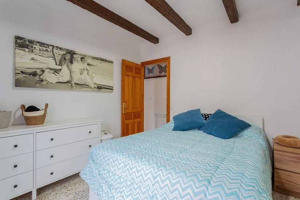 Chambres - Three-Bedroom House with Terrace in Ítrabo