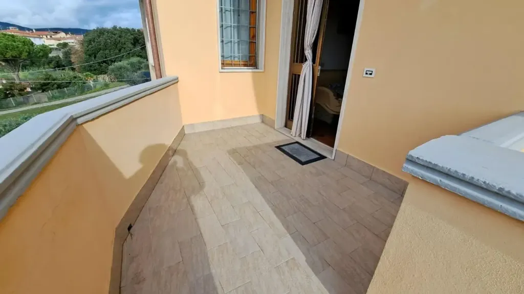 Balcon - Terraced Apartment with Garage in Rosignano Solvay