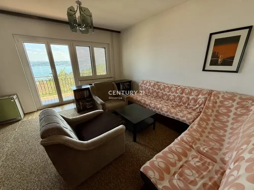 Séjour - House with Sea View and Dual Units in Koper