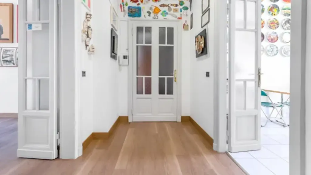 Esik - Signorile Apartment with Balcony in Milan