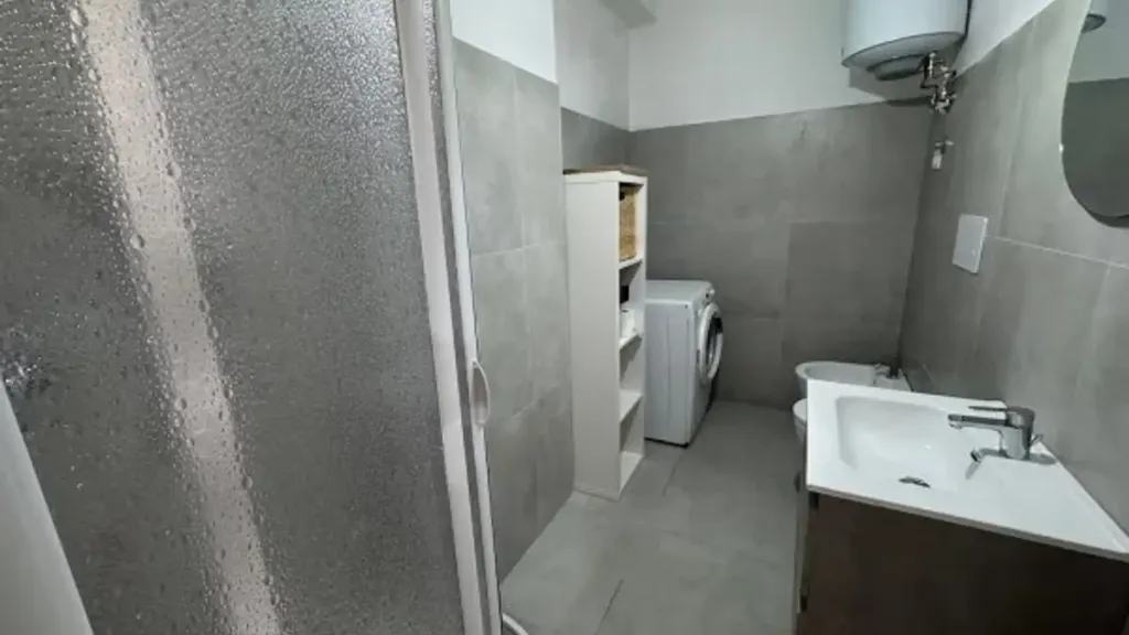 Salles de bain - Rearranged Apartment with Balcony in Scalea