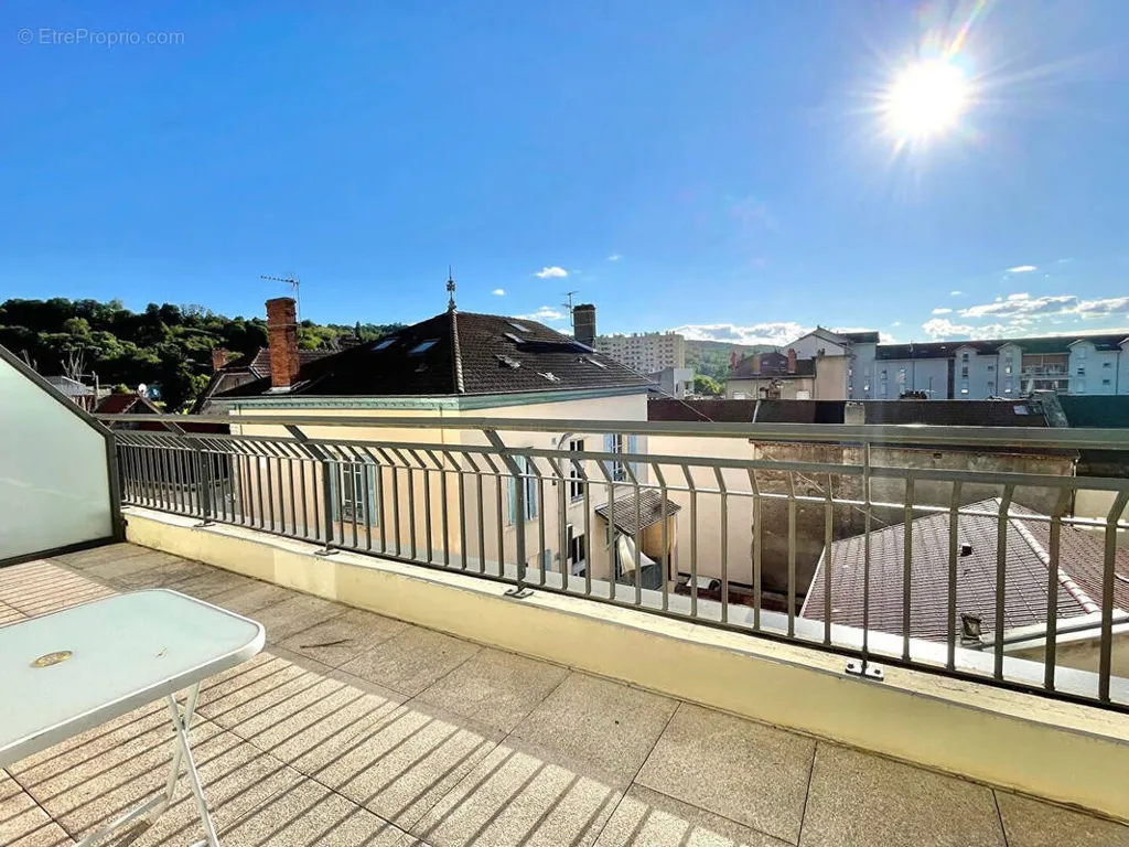 Balcon - Appartement T4 avec Garage dans l'Hypercentre de Bourgoin-Jallieu