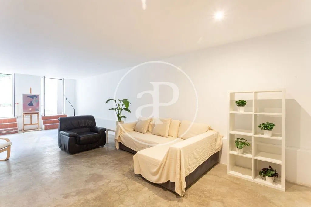 Elutuba - Duplex Flat with Garden in Barcelona