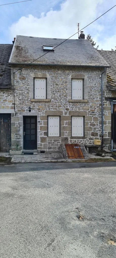 Välivaade - House with Garden and Garage in Creuse