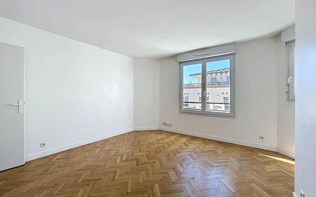 Toad - Studio with Balcony in Suresnes Centre