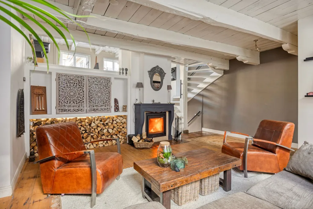 Elutuba - Monumental Canal House with Split-Level in Oudewater