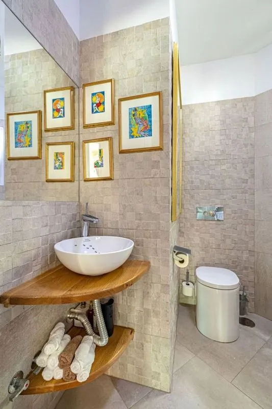 Salles de bain - Traditional Chalet with Pool in Las Chapas, Marbella
