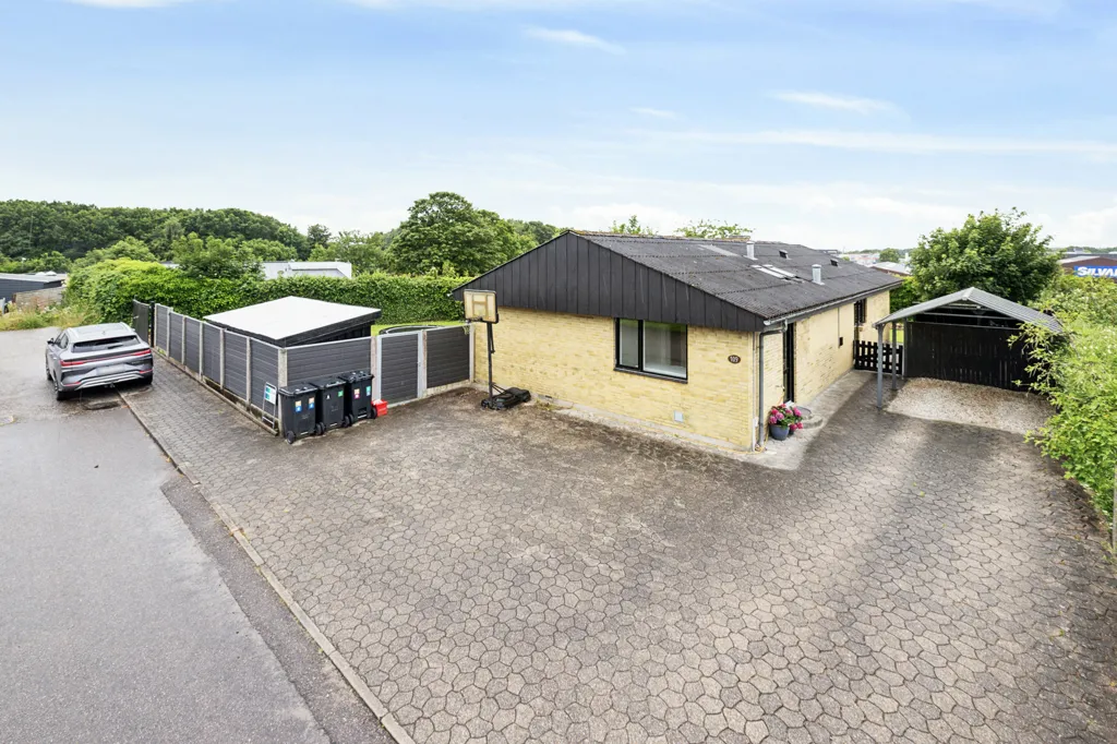 Exterior - Maintained Family Villa in Viborg
