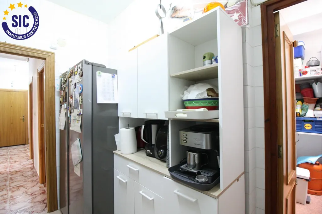 Köök - First Floor Flat with Balcony in Benlliure