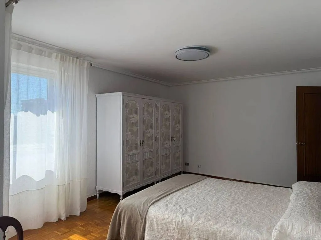 Chambres - Furnished Flat with Balcony in Central Location