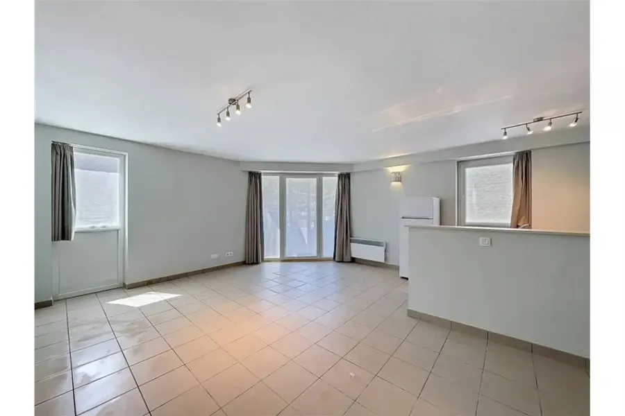 Séjour - Studio Rénové avec Vue sur la Meuse à Dinant