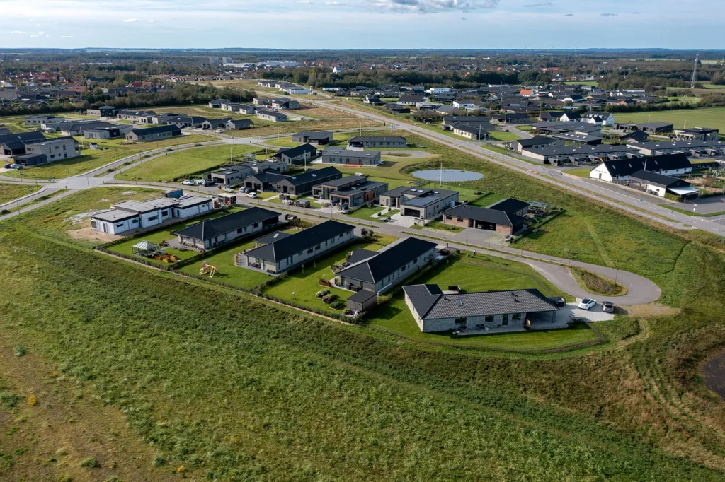 Õhuvaade - Year-Round Plot with 5G Coverage in Aabybro