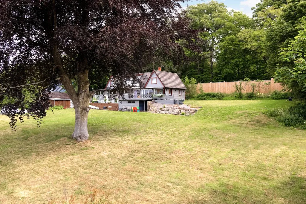 Jardin - Spacious Villa with Large Garden in Hanaskog