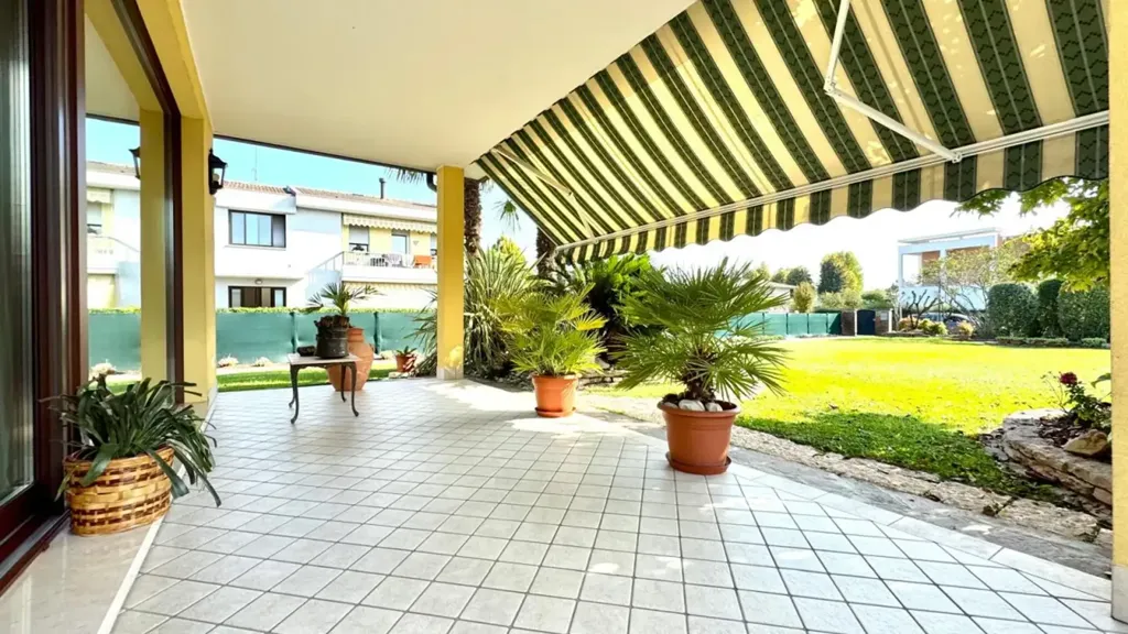 Terrasse - Maison 4 pièces à IT