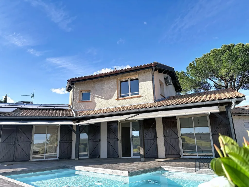 Piscine - Maison avec Vue Panoramique à Lacroix-Falgarde