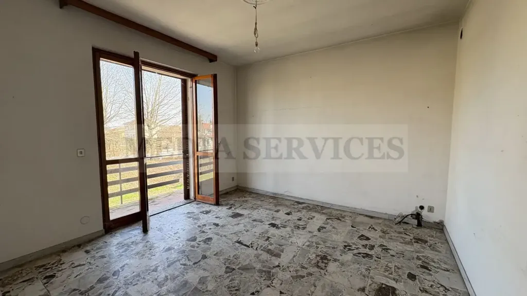 Rooms - Villa with Garden in Garlasco