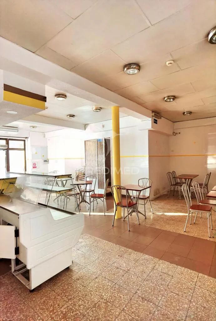 Pièces - Café with Terrace in Pernes