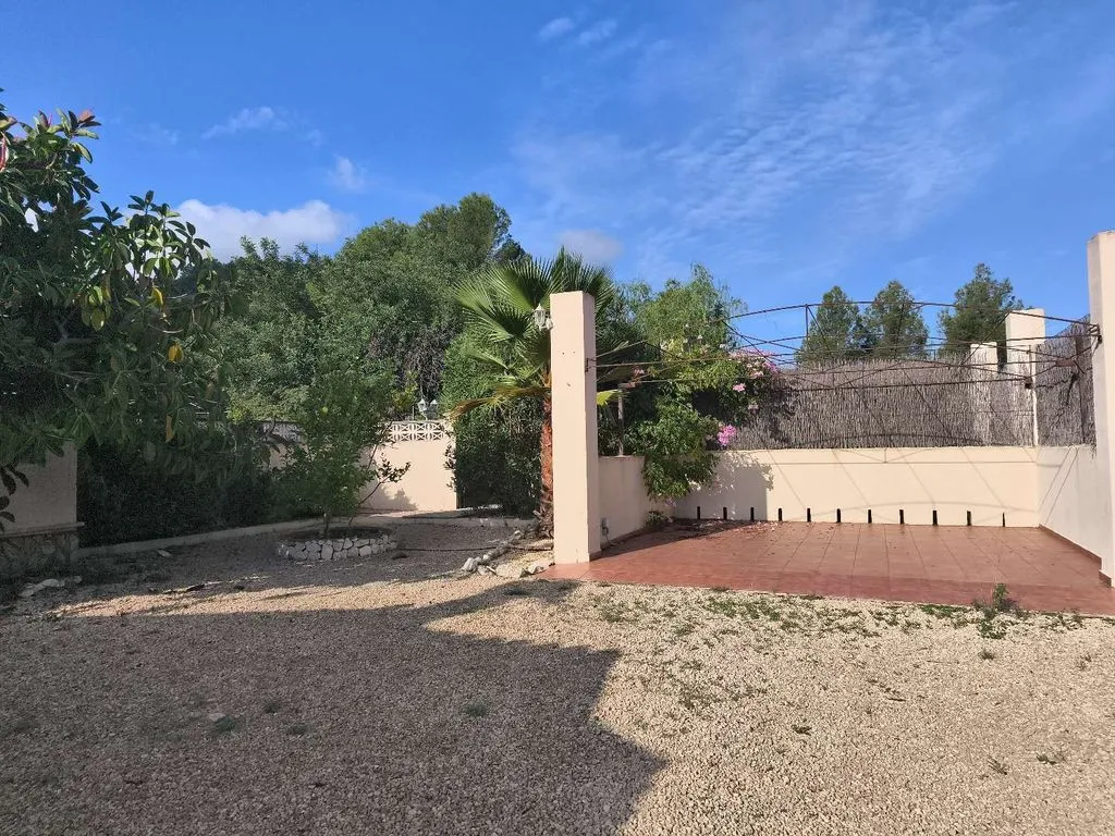 Exterior - Single-Story Villa with Pool in Jalón, Valencia