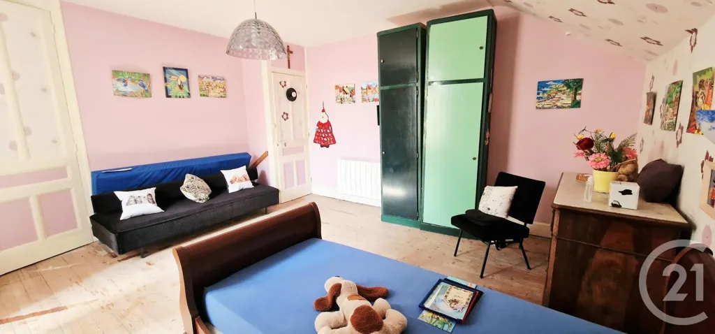Bedrooms - Spacious 7-Piece House with Terrace in Souvans